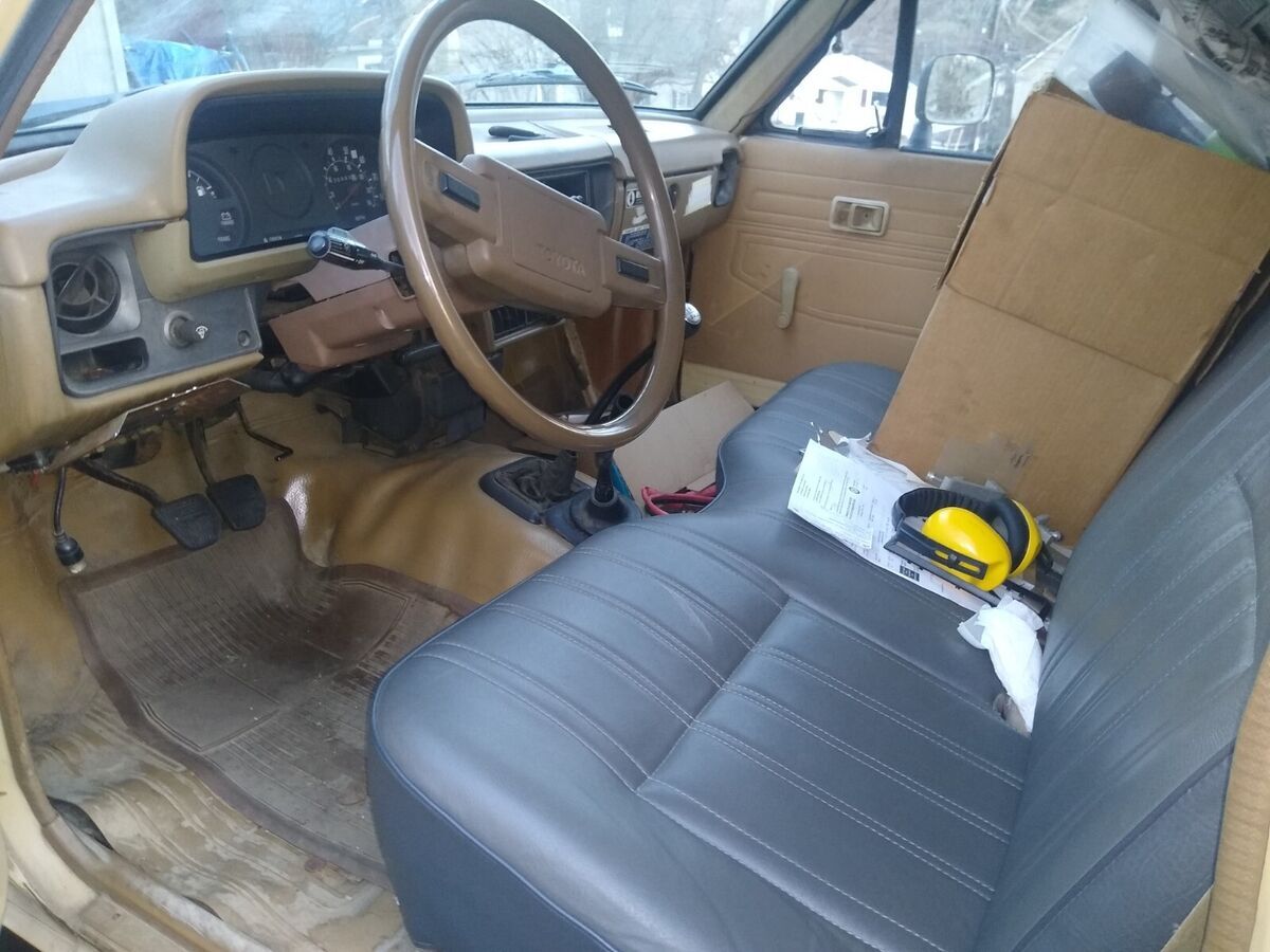 1981 Toyota Hilux 4x4 Pickup RN48 - photo 10