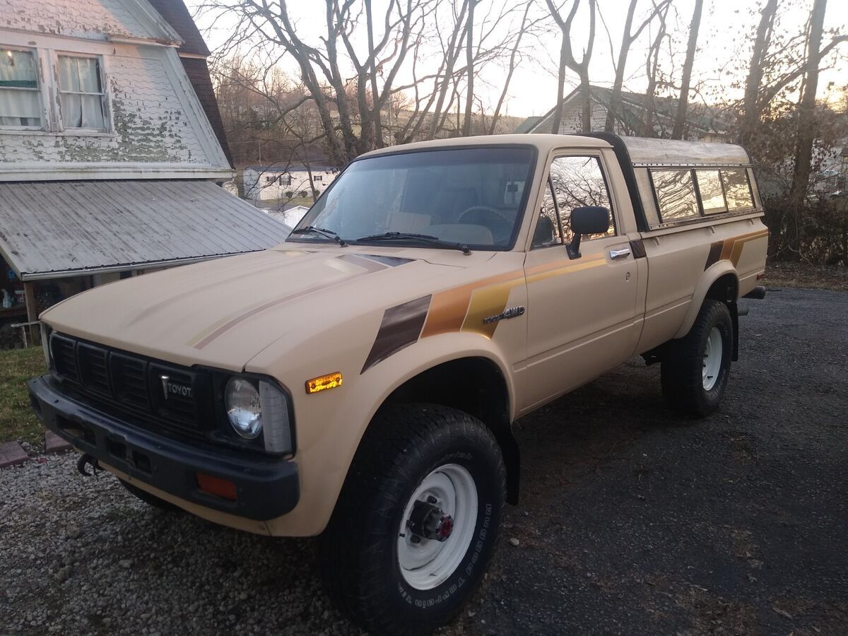 1981 Toyota Hilux 4x4 Pickup RN48 - photo 13