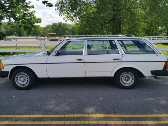 1982 300 TD Mercedes-Benz 1982 Mercedes-Benz 300-Series
