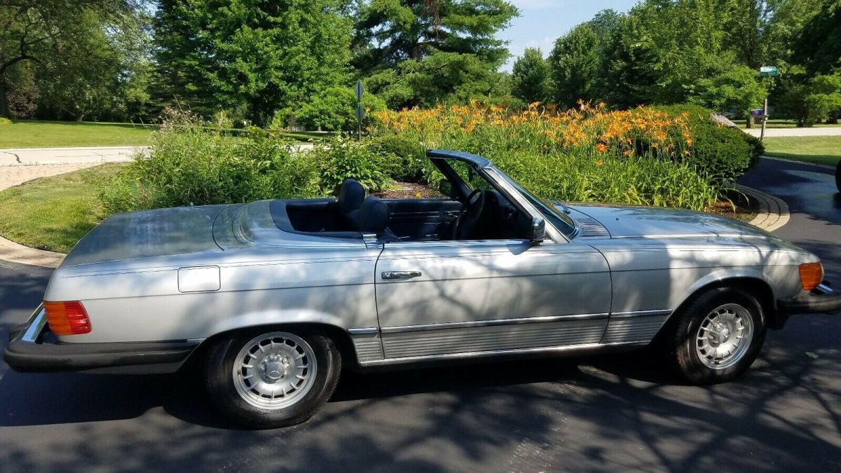 1982 Mercedes-Benz SL-Class 2 door