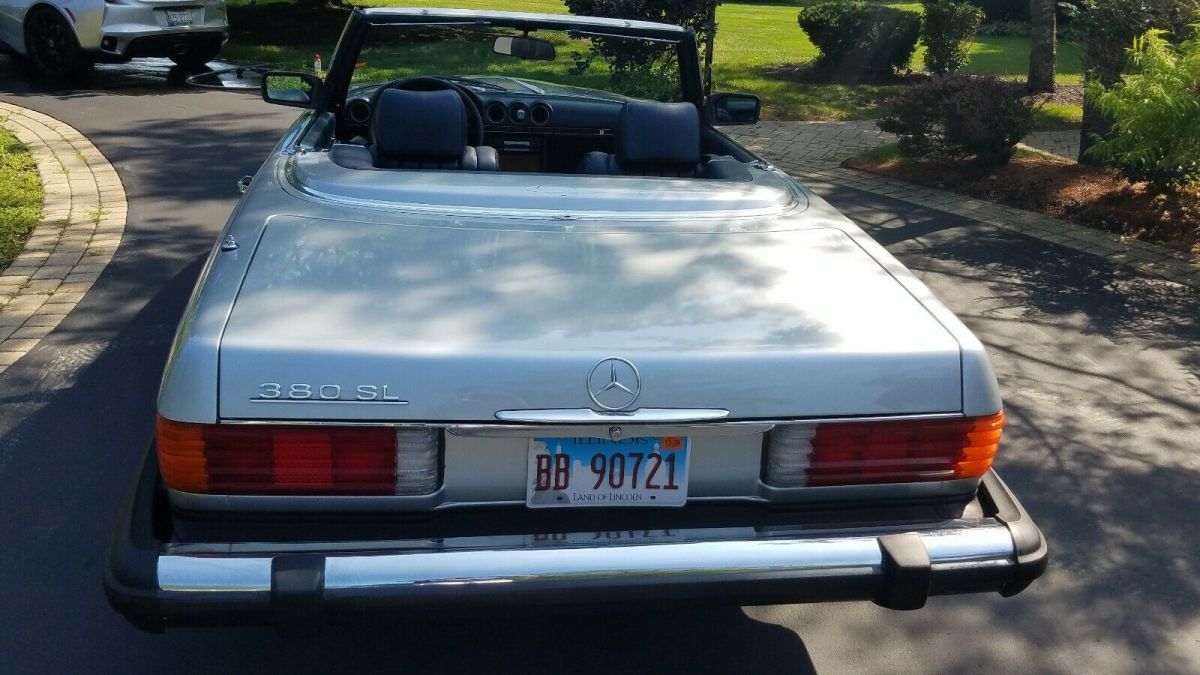 1982 Mercedes-Benz SL-Class 2 door - photo 2