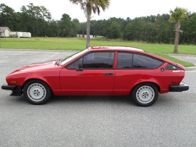 1982 Alfa Romeo Other 2.5 Coupe 2-Door - photo 2