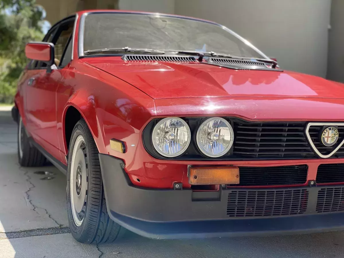 1982 Alfa Romeo GTV-6 Sedan Red V6 2.5 1982 Alfa Romeo GTV V6 2.5