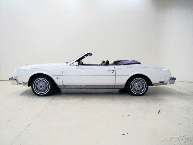 1982 Buick Riviera Base 2dr Convertible - photo 2