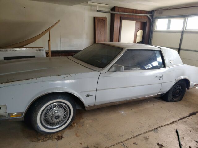 1982 Buick Riviera - photo 2