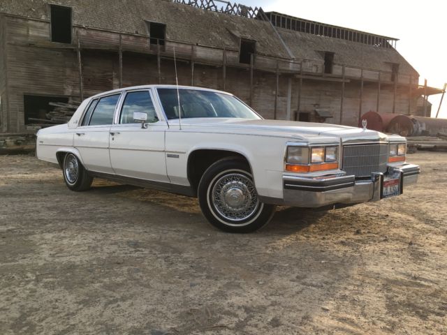 1982 Cadillac Brougham de elegance