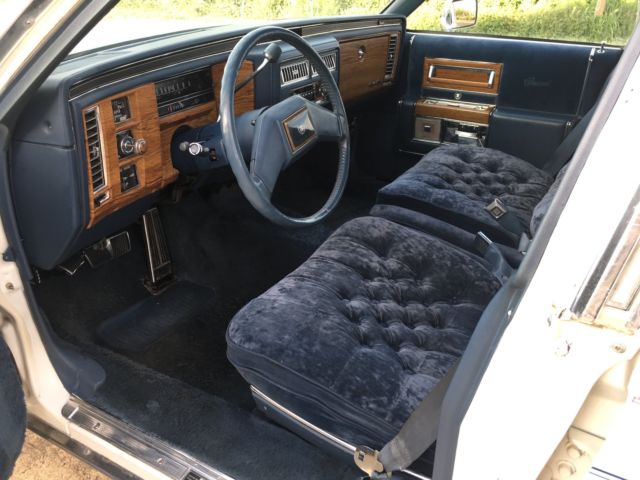 1982 Cadillac Brougham de elegance - photo 9