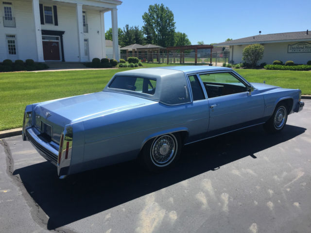 1982 Cadillac DeVille Base Coupe 2-Door - photo 5