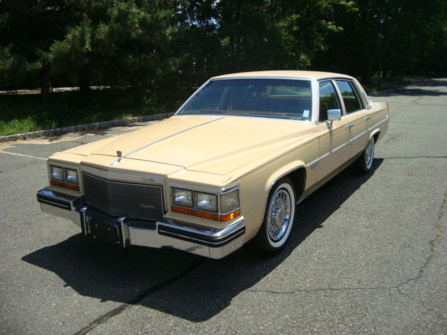 1982 Cadillac DeVille - photo 2