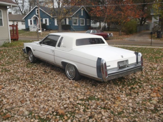 1982 Cadillac Fleetwood Brougham - photo 2