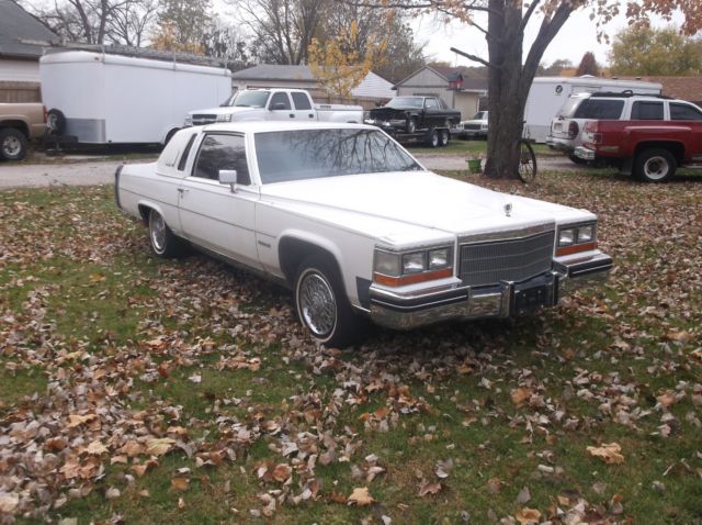 1982 Cadillac Fleetwood Brougham - photo 6