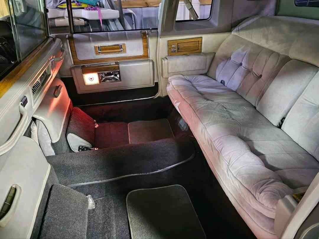 1982 Cadillac Fleetwood FORMAL - photo 11