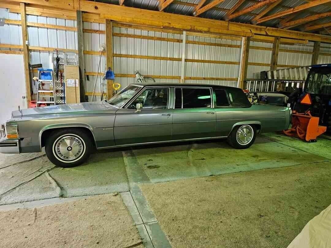 1982 Cadillac Fleetwood FORMAL - photo 2