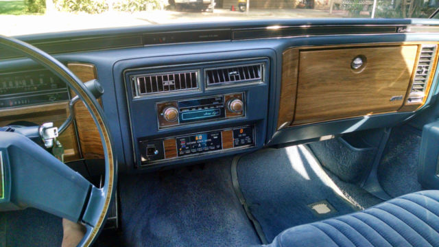 1982 Cadillac DeVille chrome - photo 5