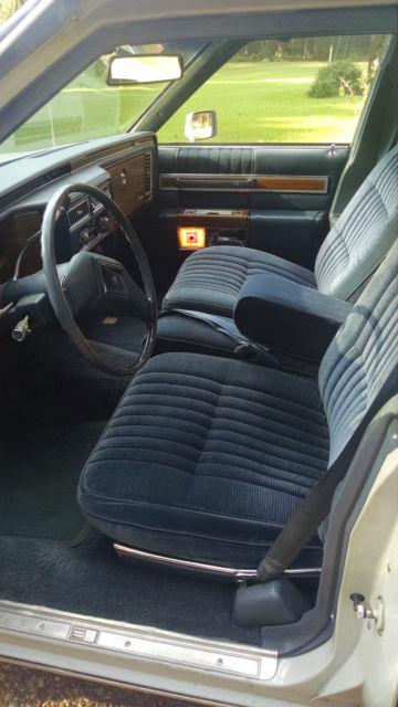1982 Cadillac DeVille chrome - photo 7