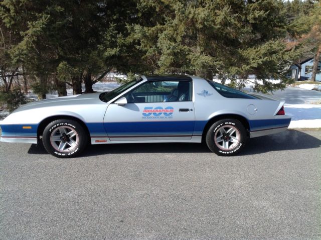 1982 Chevrolet Camaro Indy 500 Pace Car - photo 2