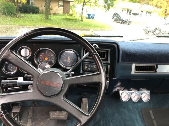 1982 Chevrolet C/K Pickup 2500 Custom - photo 9