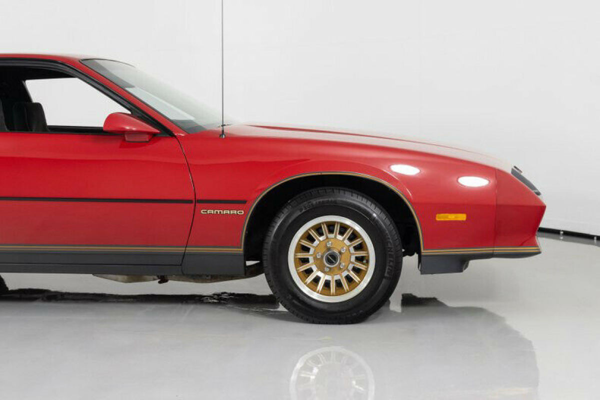1982 Chevrolet Camaro Berlinetta 14k Miles - photo 13