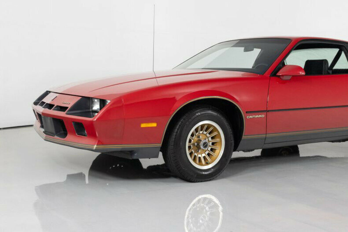 1982 Chevrolet Camaro Berlinetta 14k Miles - photo 6