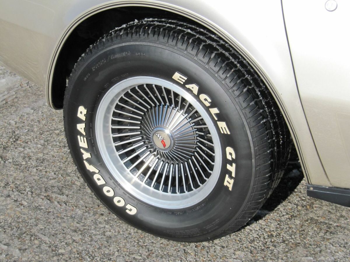 1982 Chevrolet Corvette - photo 12