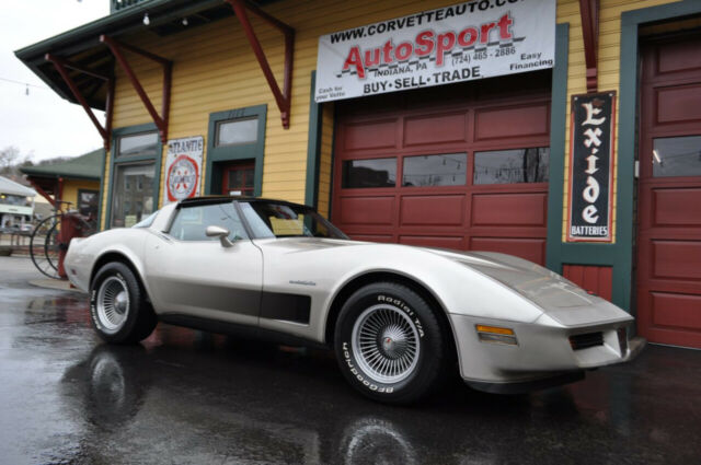 1982 Chevrolet Corvette 1982 Collector Edition 5023 Org Miles!! - photo 2