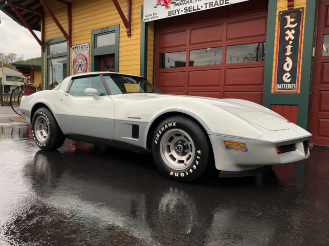 1982 Chevrolet Corvette 1982 Rare Color Combo 33k Org Miles Org Window Sti - photo 2