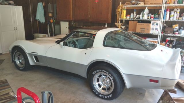 1982 chevrolet corvette 605 actual miles. garage kept since day one NO RESERVE 1982 Chevrolet Corvette