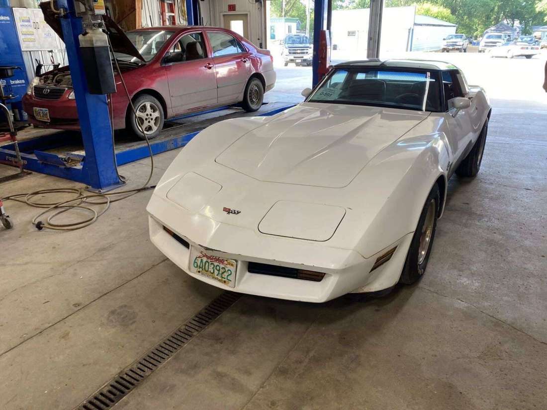 1982 Chevrolet Corvette 88000 Miles White 8 Cyl, Automatic 1982 Chevrolet Corvette