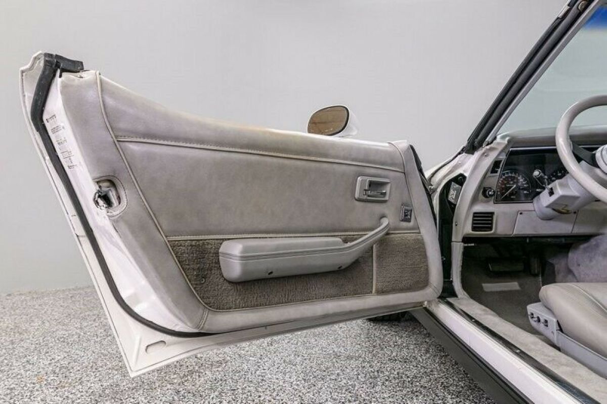 1982 Chevrolet Corvette - photo 11