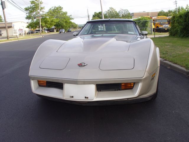 1982 Chevrolet Corvette COLLECTOR EDITION W/ 33,9K MILES - photo 5