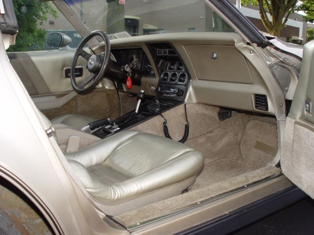 1982 Chevrolet Corvette COLLECTOR EDITION W/ 33,9K MILES - photo 9