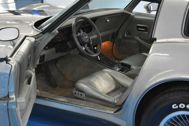 1982 Chevrolet Corvette Collector Edition - photo 2