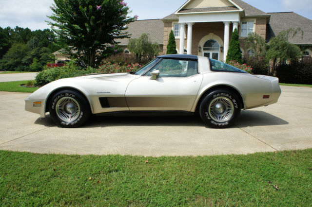1982 Chevrolet Corvette Collector Edition - photo 2