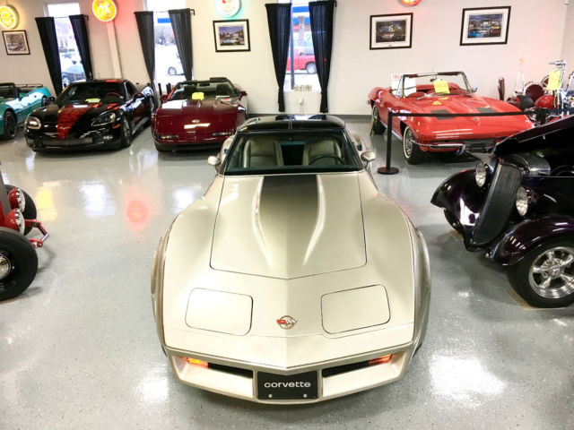 1982 Chevrolet Corvette COLLECTOR EDITION W/ 38K MILES - photo 2