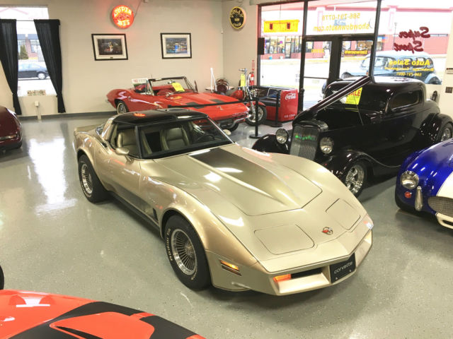 1982 Chevrolet Corvette COLLECTOR EDITION W/ 38K MILES - photo 4
