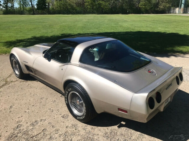 1982 Chevrolet Corvette Collector Edition - photo 8