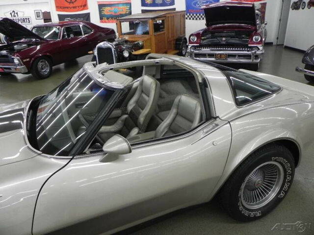 1982 Chevrolet Corvette Collector Edition - photo 4