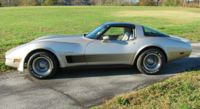 1982 Chevrolet Corvette Collector edition - photo 2