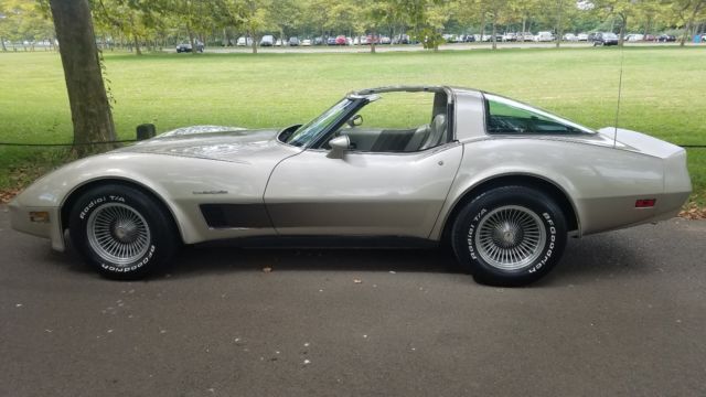 1982 Chevrolet Corvette Collectors edition - photo 9