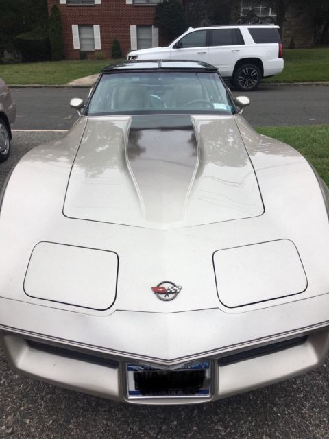 1982 Chevrolet Corvette Coupe Collectors Edition V8 Low Miles