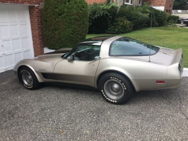 1982 Chevrolet Corvette Coupe Collectors Edition V8 Low Miles - photo 4