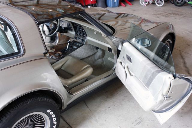 1982 Chevrolet Corvette Collectors Edition - photo 2