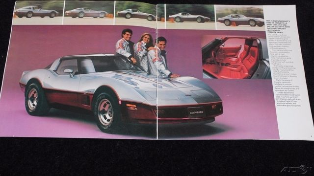 1982 Chevrolet Corvette Base Coupe 2-Door - photo 11