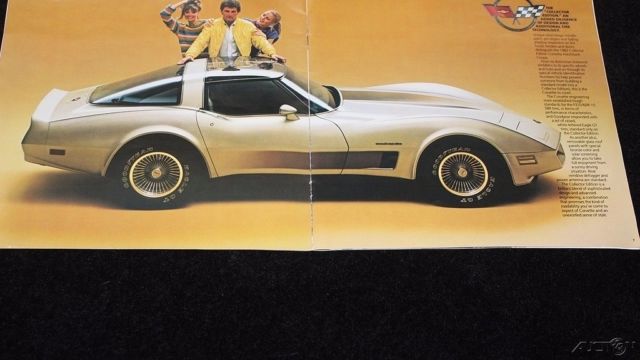 1982 Chevrolet Corvette Base Coupe 2-Door - photo 12