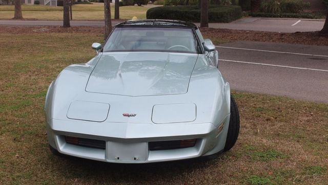 1982 Chevrolet Corvette Base Coupe 2-Door - photo 3