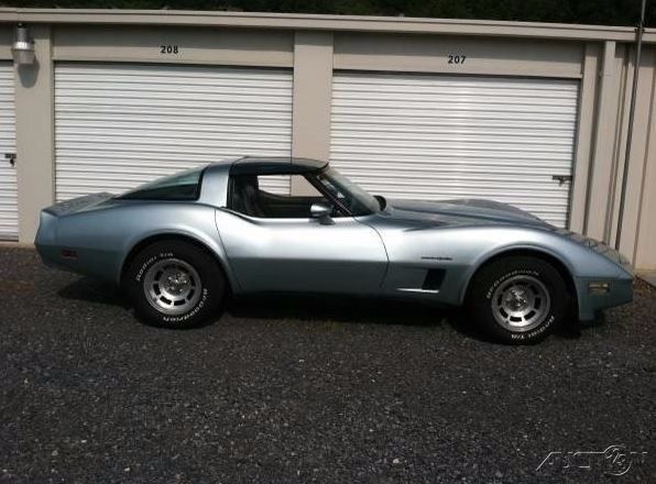 1982 Chevrolet Corvette Base Coupe 2-Door - photo 2