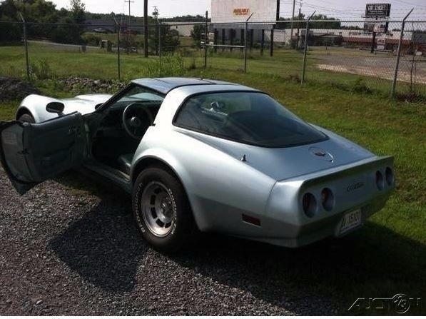 1982 Chevrolet Corvette Base Coupe 2-Door - photo 6