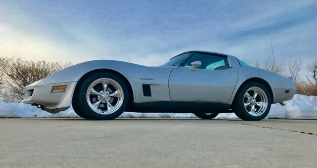 1982 CHEVY Corvette SILVER on RED T-TOPS 50k miles VERY NICE 1982 Chevrolet Corvette