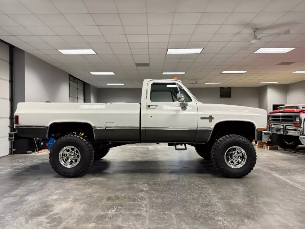 1982 Chevrolet C/K Pickup 3500 Scottsdale, 4x4 - photo 5