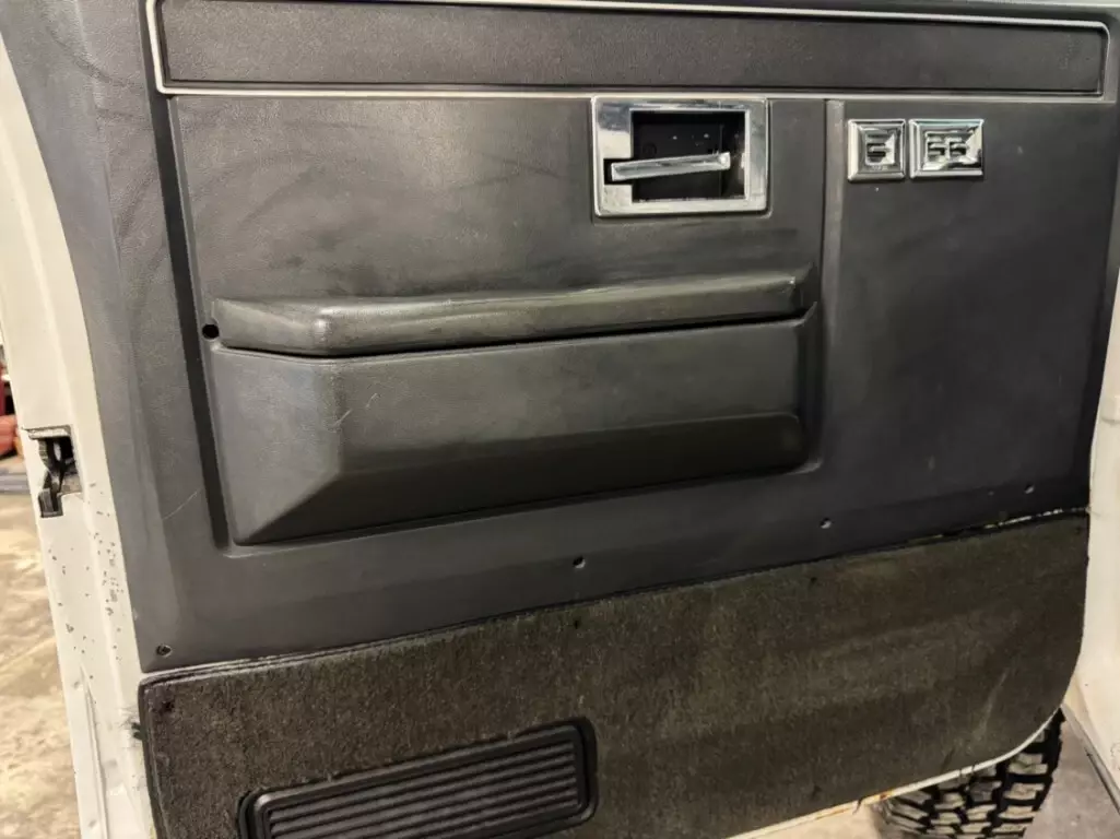 1982 Chevrolet C/K Pickup 3500 Scottsdale, 4x4 - photo 9